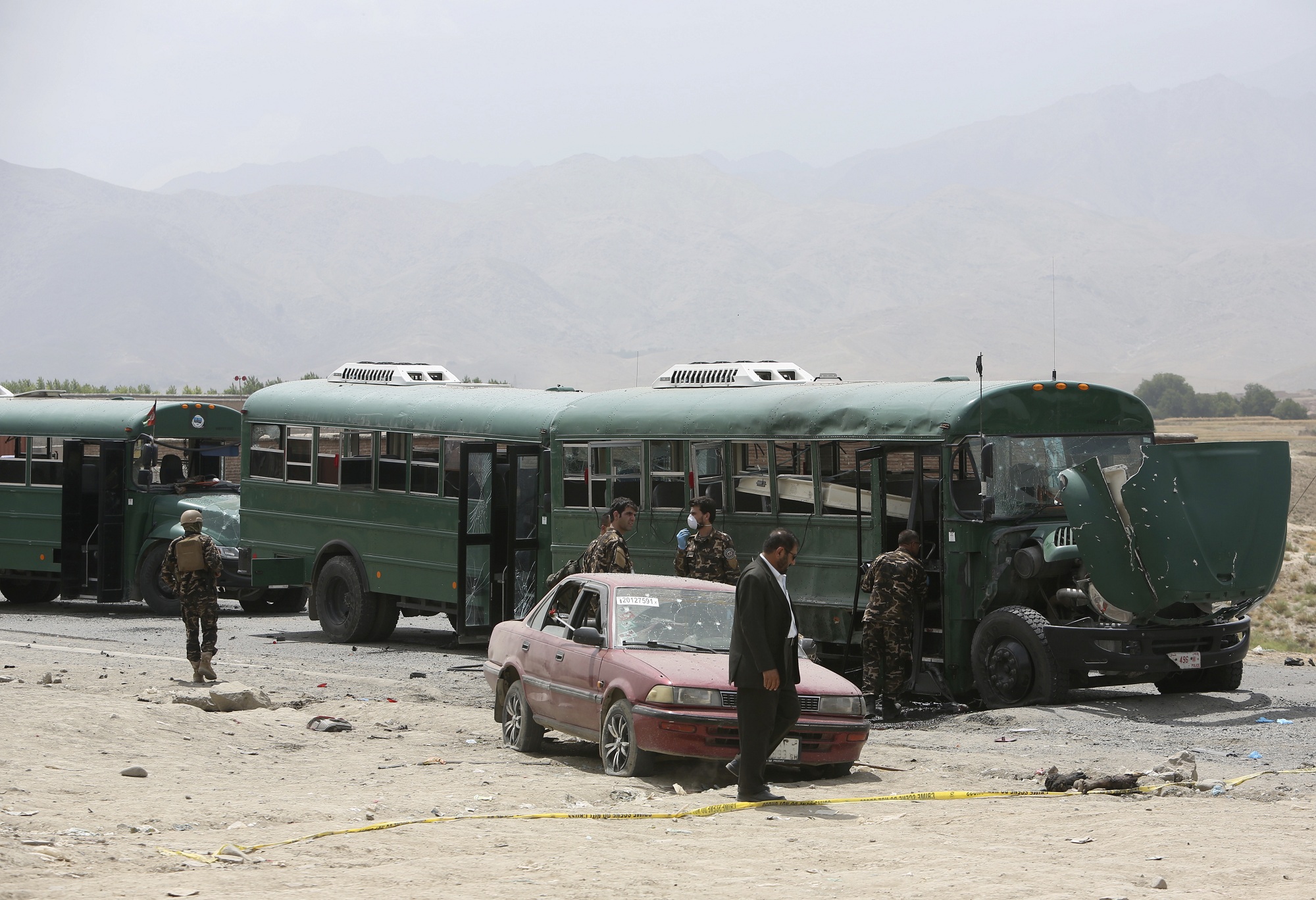 阿富汗學警車隊遇襲40死