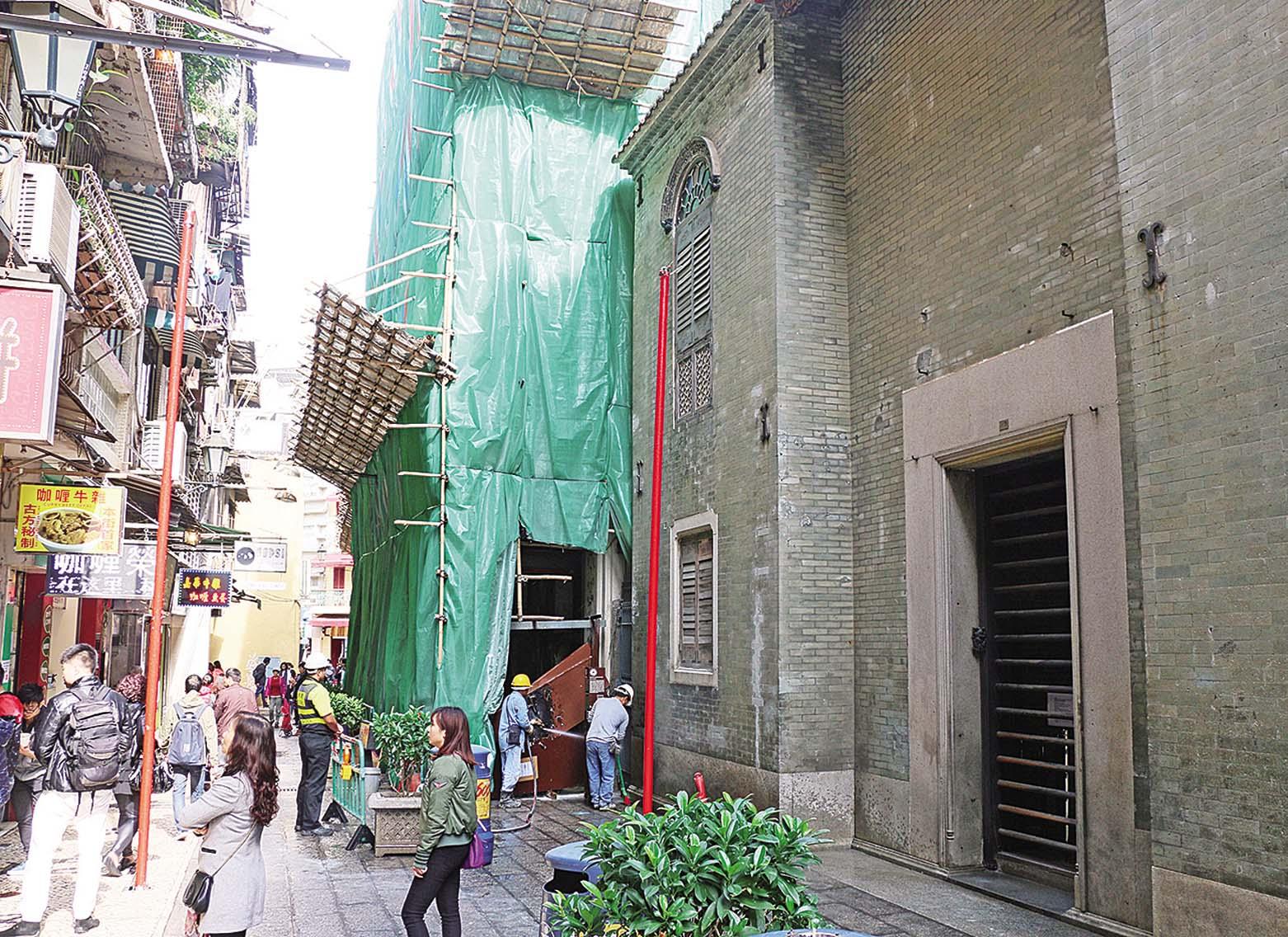 大堂巷建築疑燒焊失火