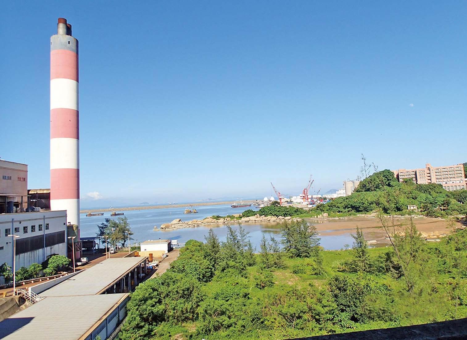 建水上浮台放置回收物料