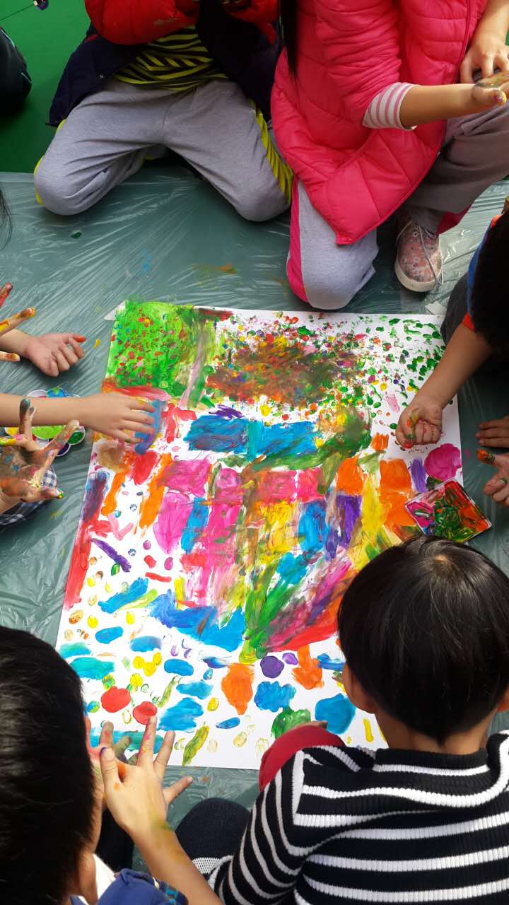 二百兒童手指作畫啟發創意