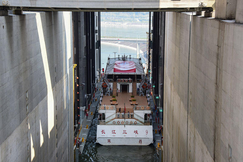 三峽建起「輪船電梯」