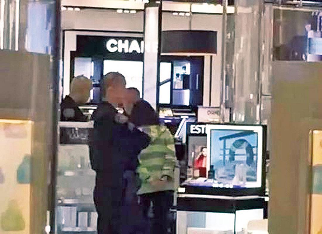 洛杉磯免稅店掌摑店員