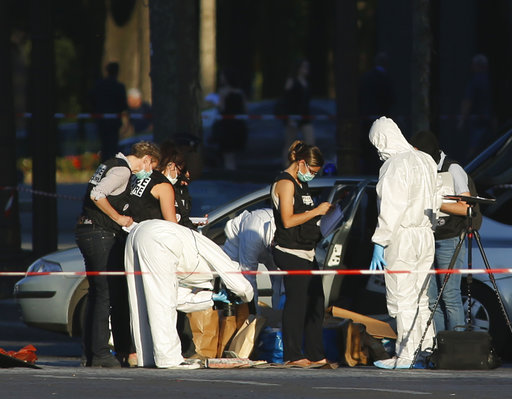 巴黎汽車撞警車襲擊者死亡