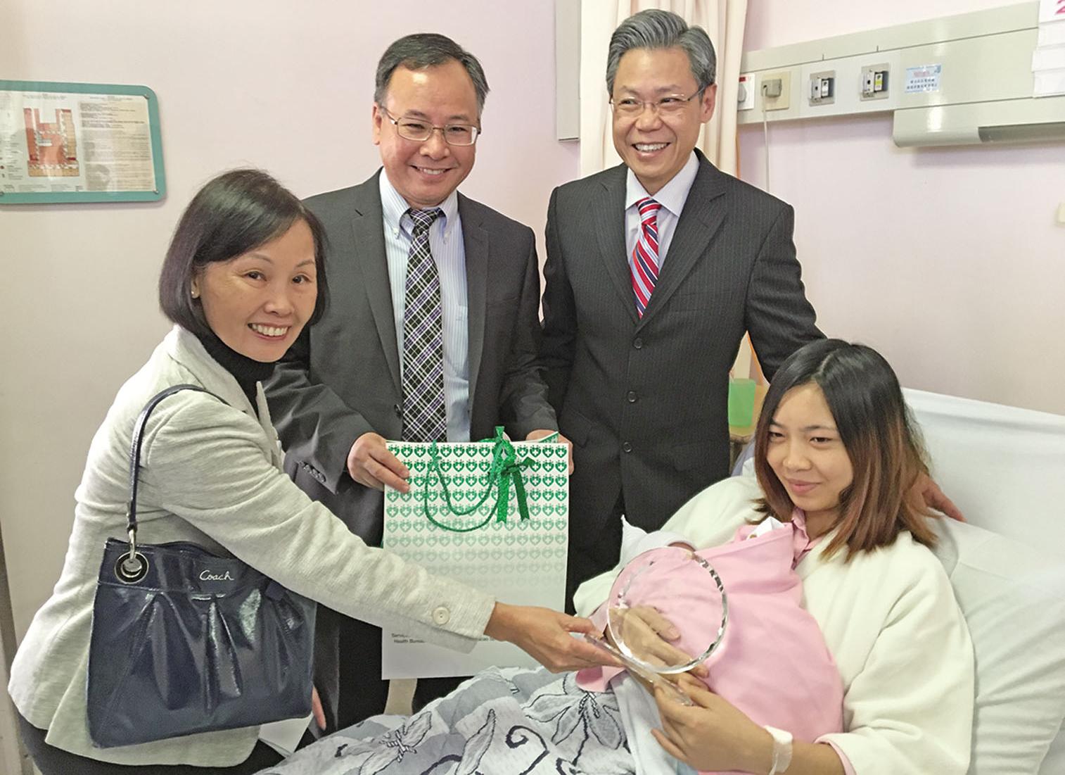 兩女嬰元旦搶先出世