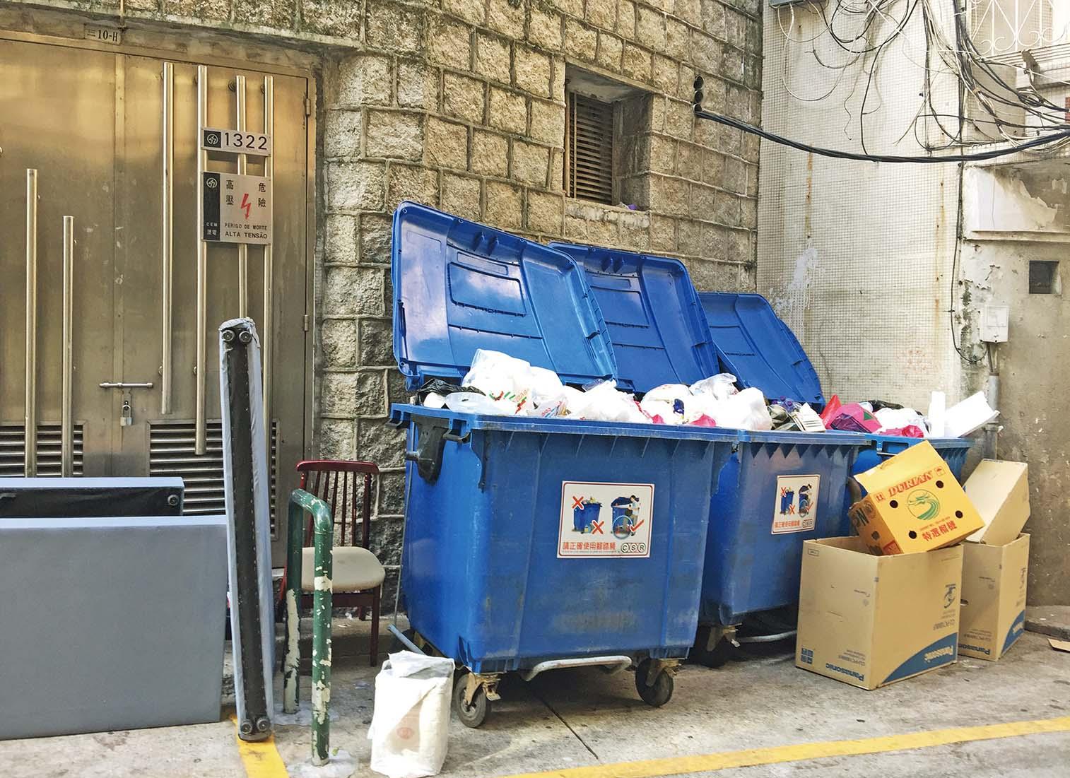 委員冀垃圾車加裝後蓋