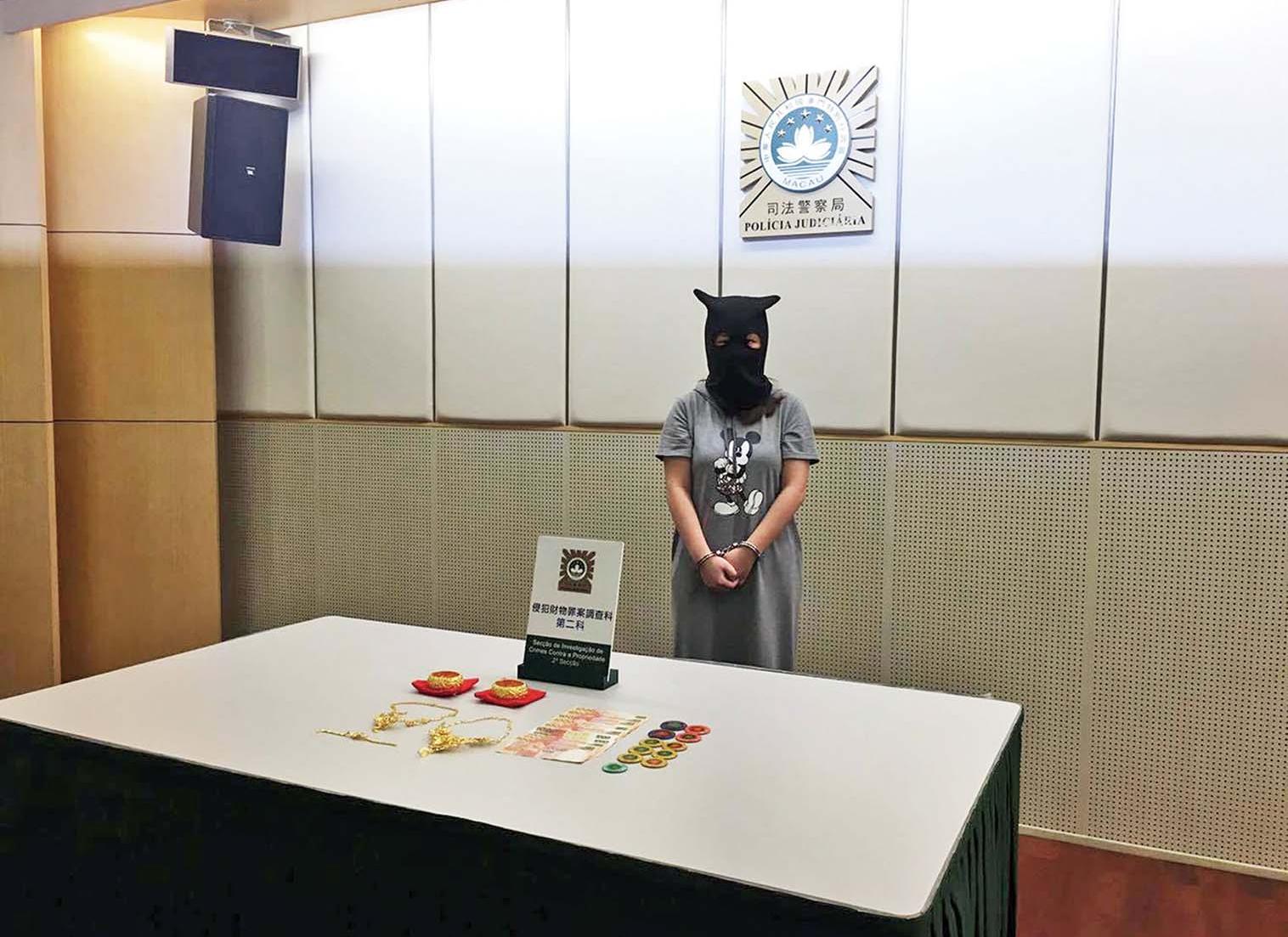 盜四珠寶店17萬金飾被捕