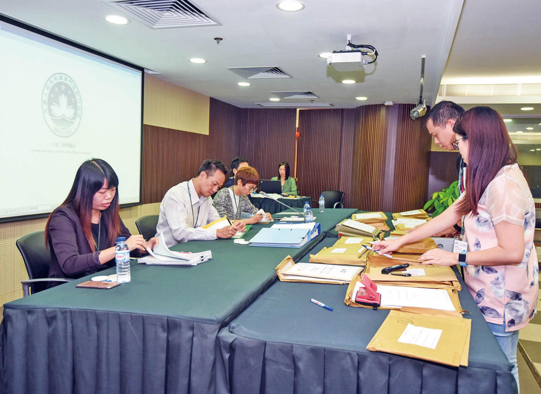 當局收14標書造價差十倍