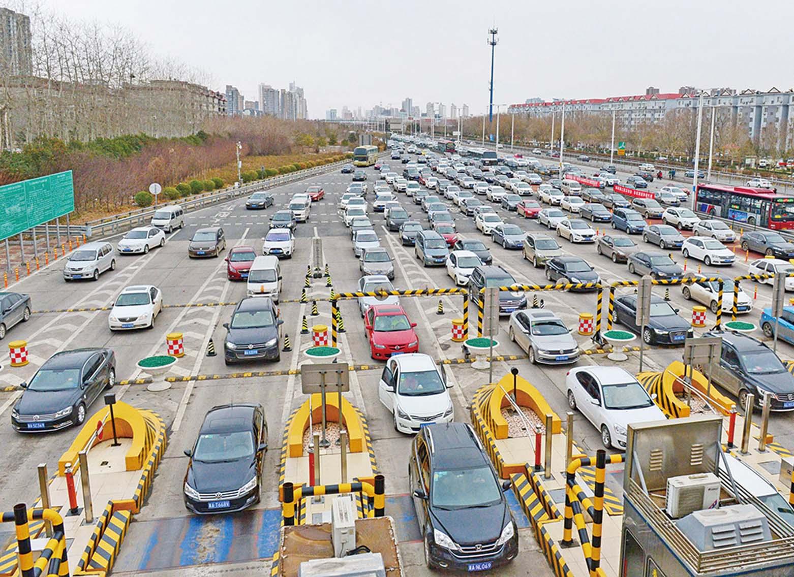 粵至少27條高速擁堵