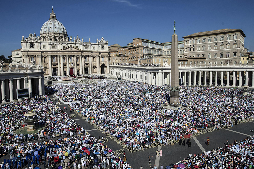逾10萬信徒齊集梵蒂岡