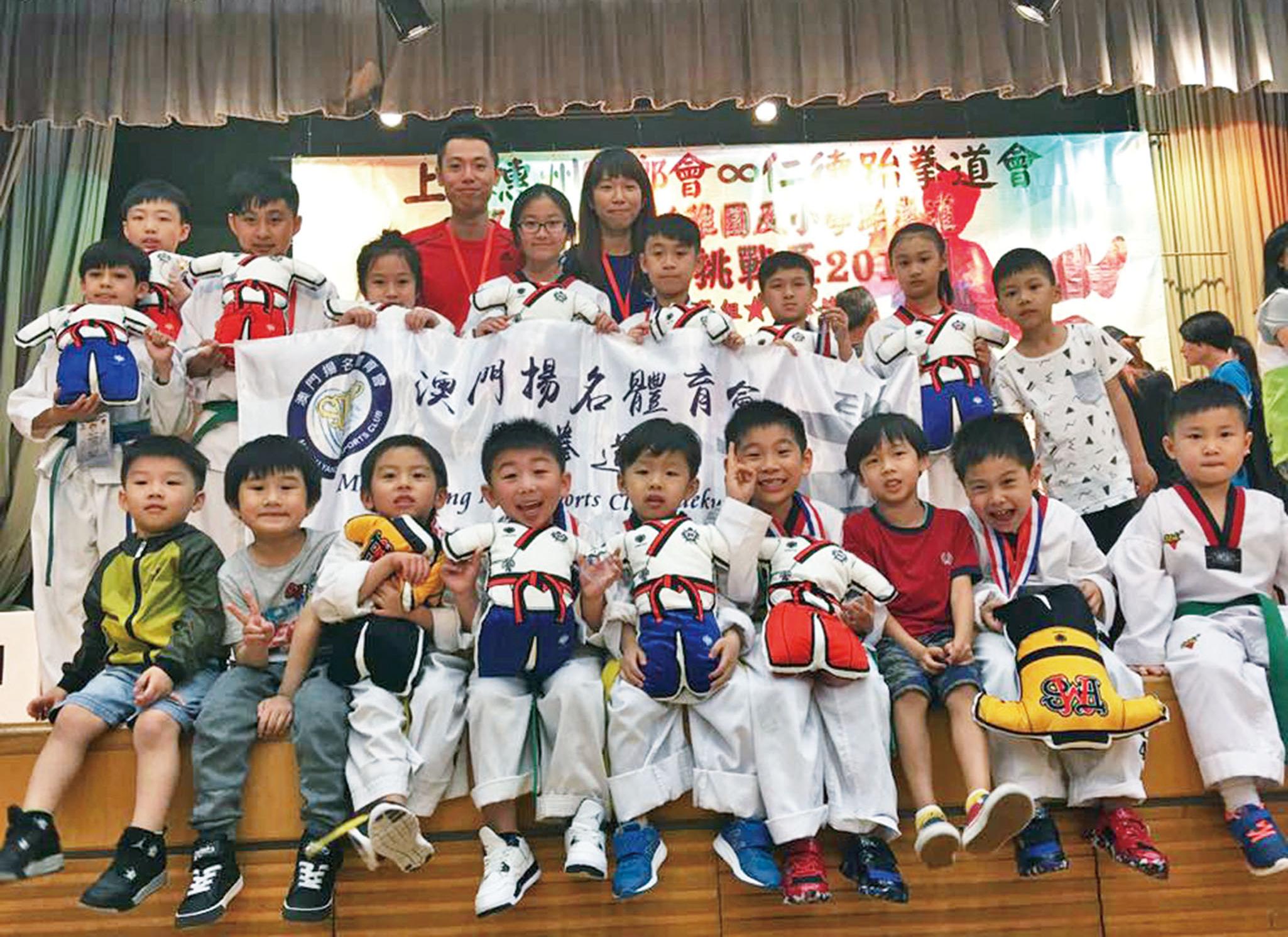 香港賽奪13獎項