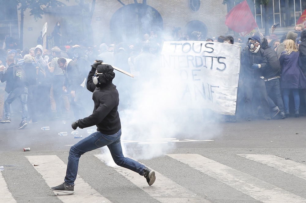 法全國罷工遊行抗議勞工改革
