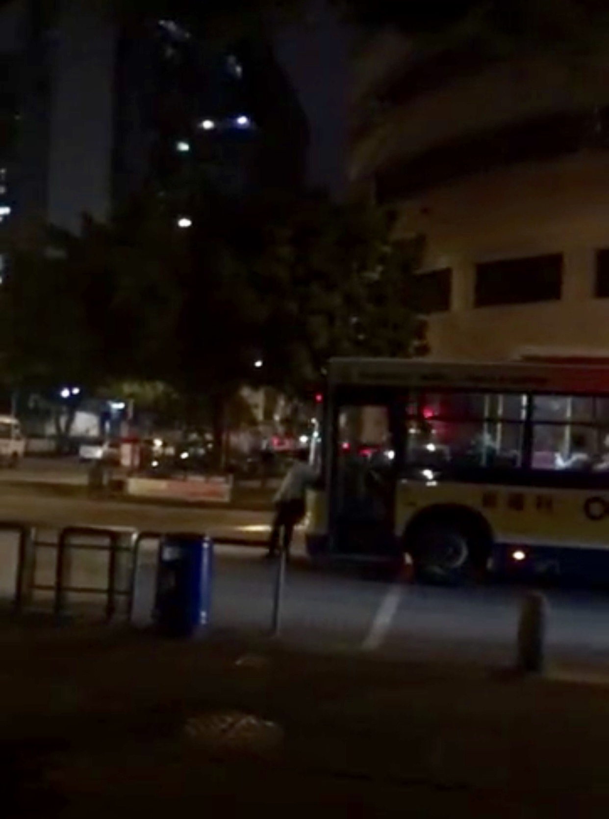鬥氣司機驅車頂撞險釀命案