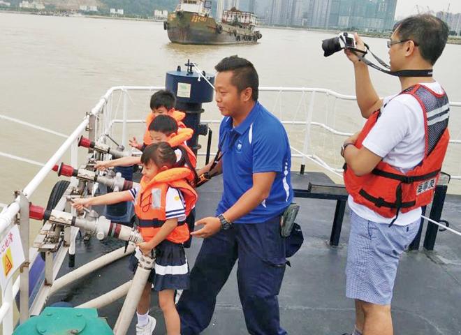 助學童揚帆出海磨練意志