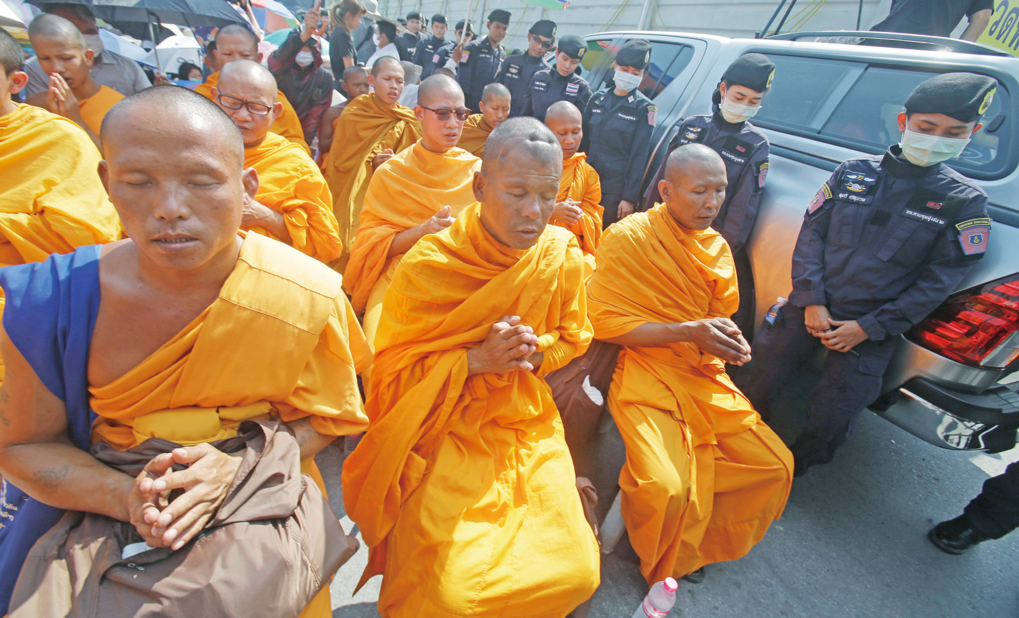 泰數千軍警接管法身寺