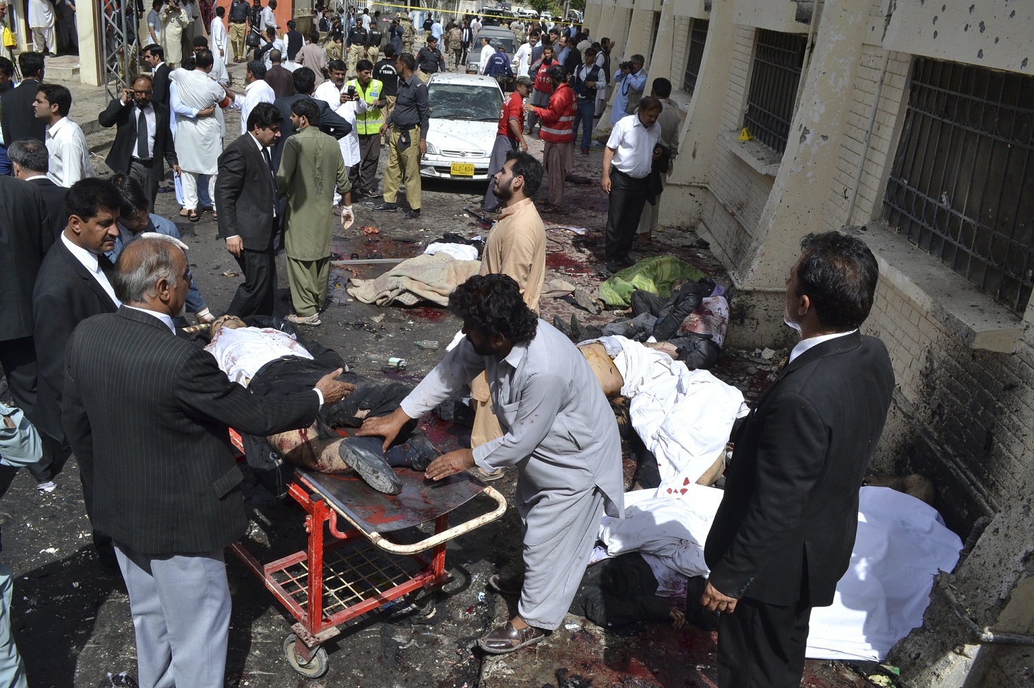 巴基斯坦警校遇襲60死逾百傷
