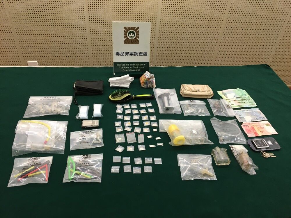 司警拘四外籍男女涉販毒