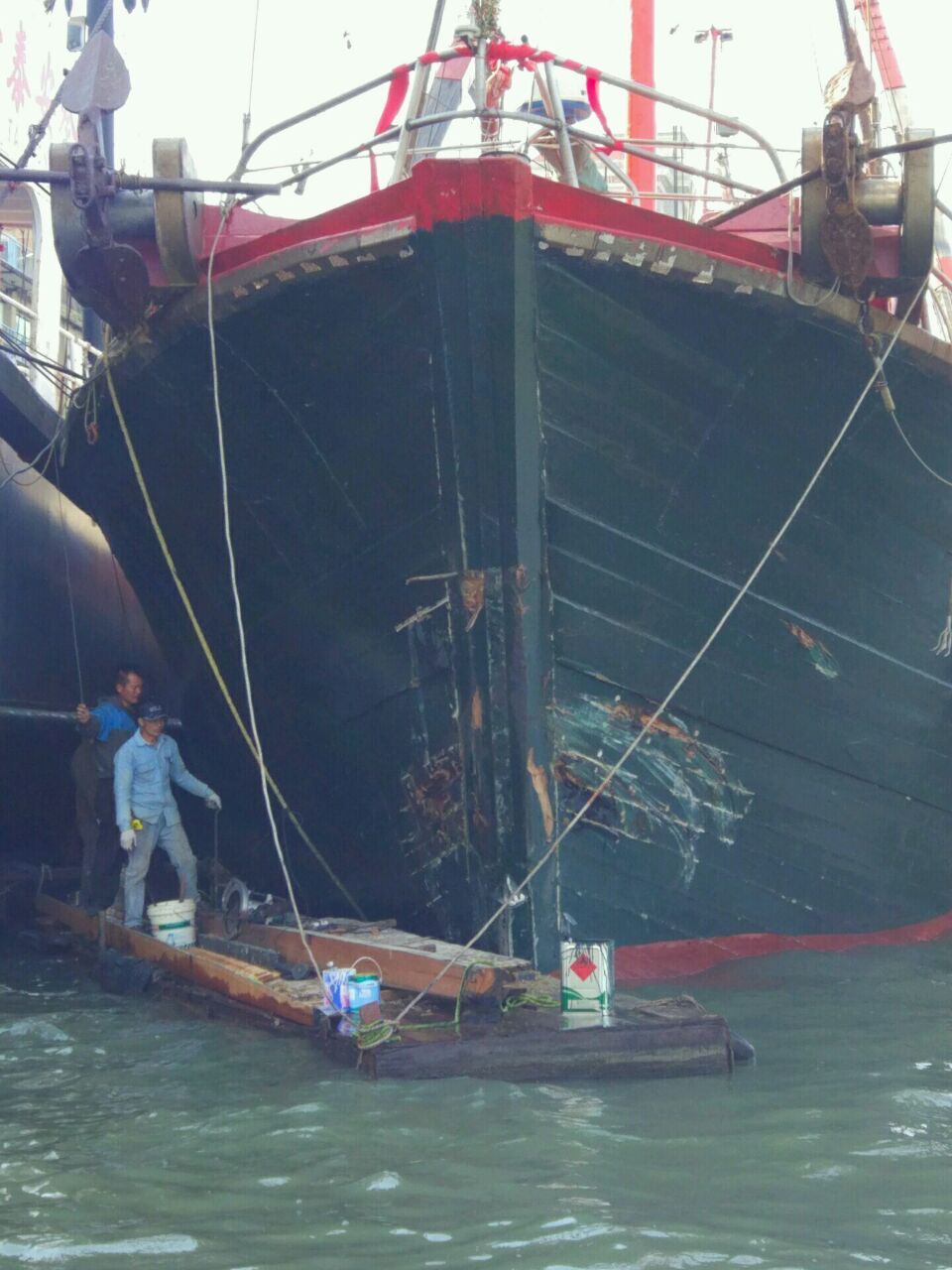 漁船貨船友誼橋海面相撞