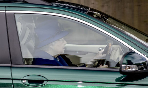91歲女王自己開車