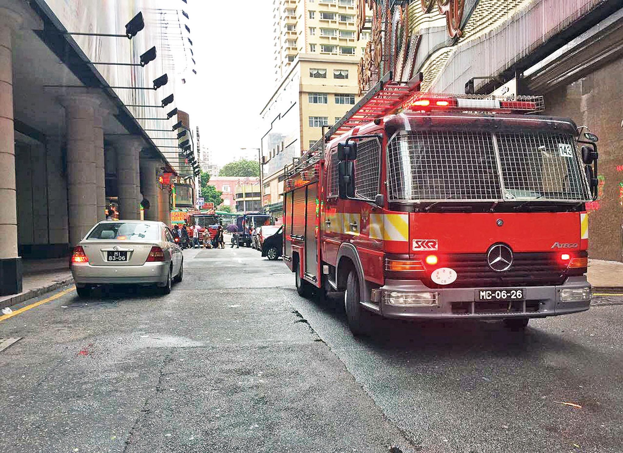 被的士輾過大腿受傷