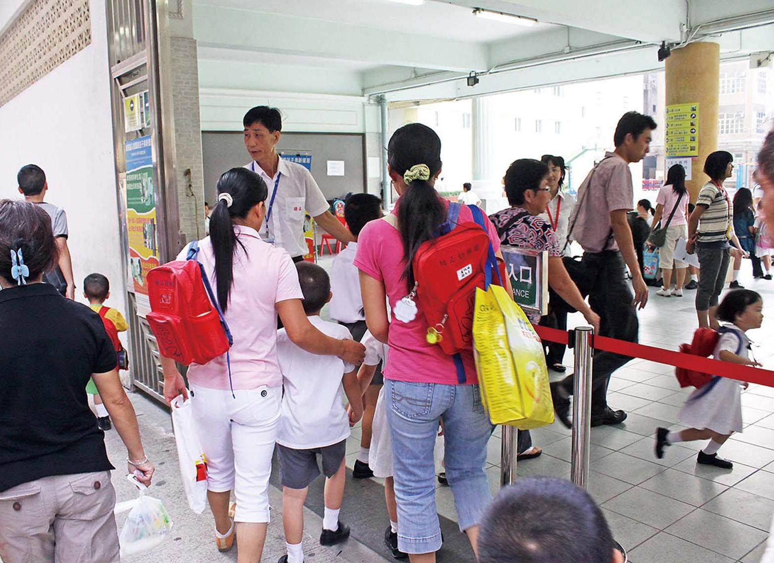 教局稱學位足家長無須擔心