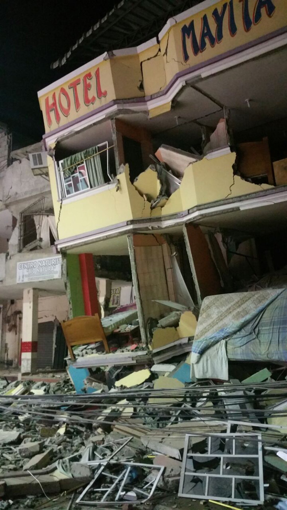 厄瓜多爾地震233人遇難