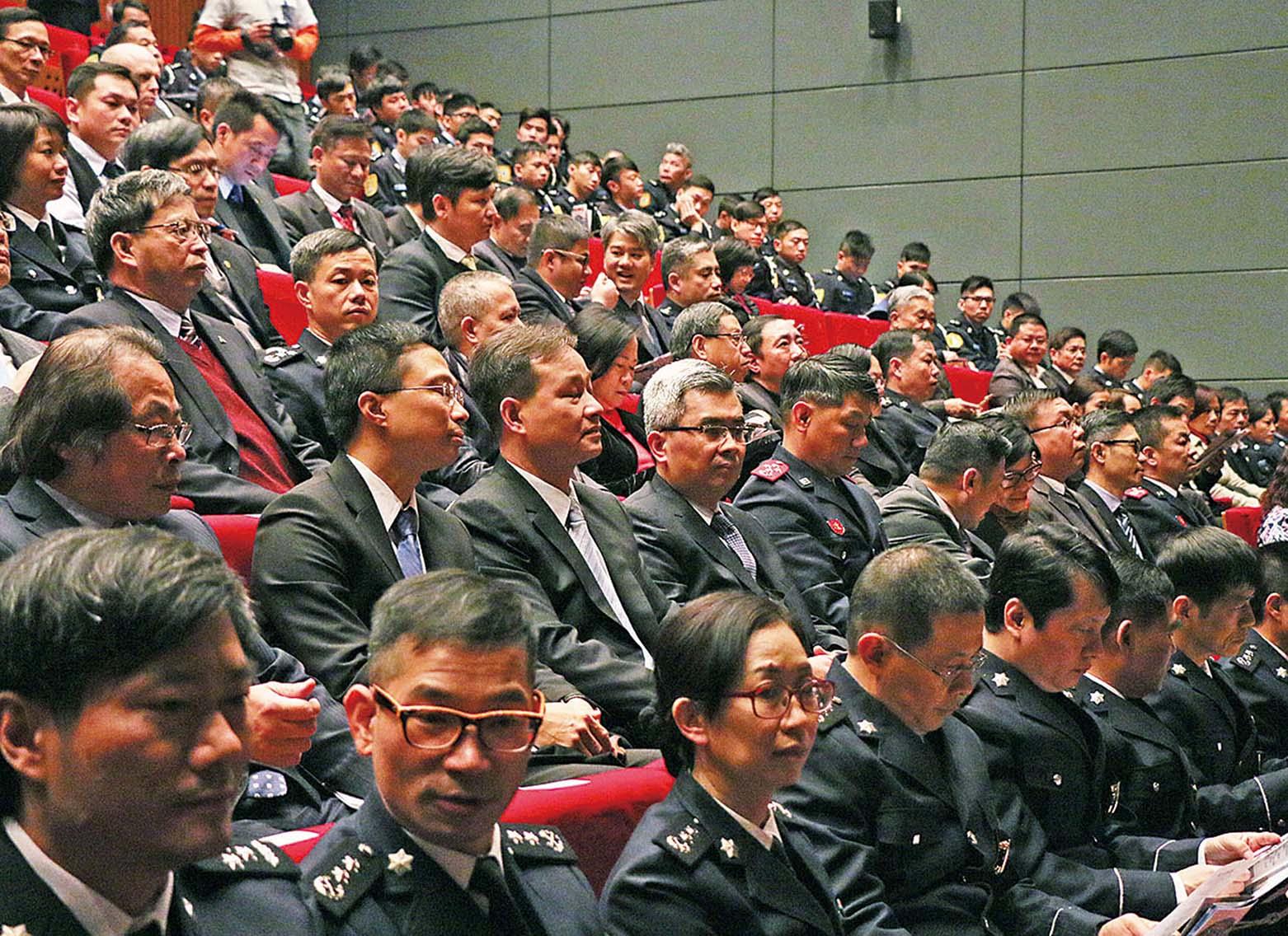 警員真身演繹《警察故事II》