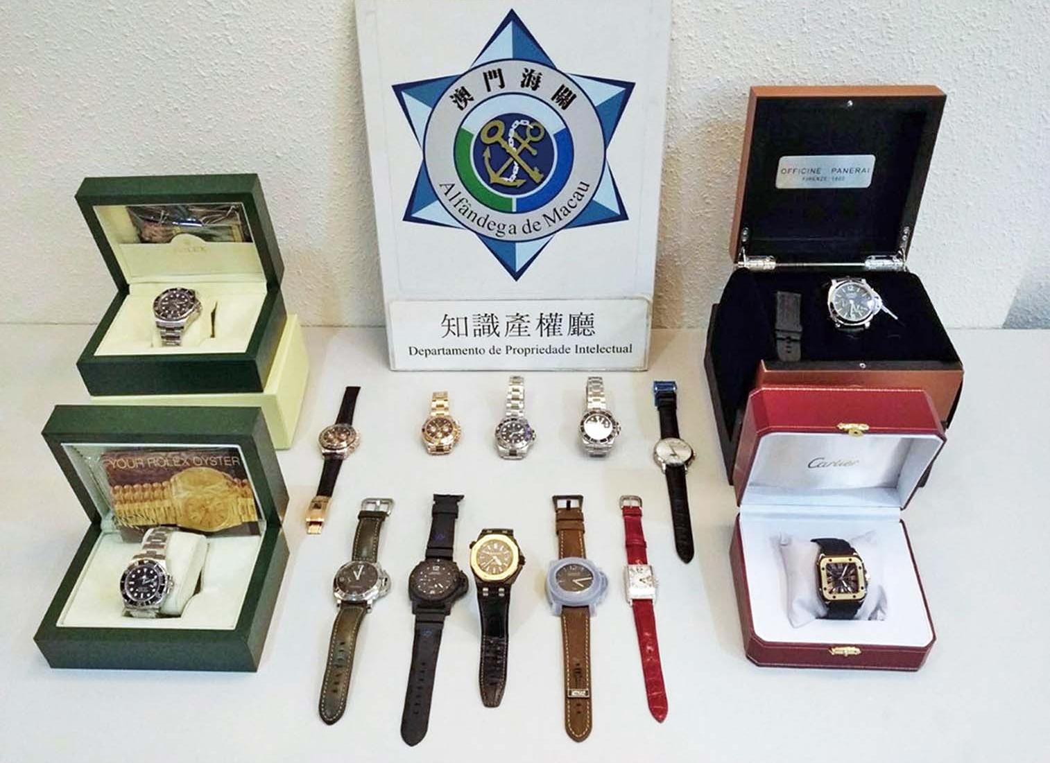 海關搗破售賣假錶網店