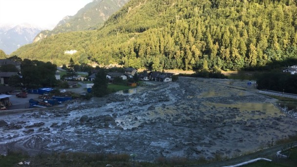 瑞士山泥傾瀉八人失蹤