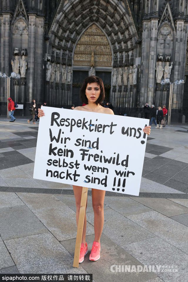德女模全裸抗議跨年性侵案