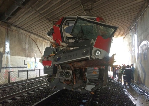法國南部火車撞樹至少60傷