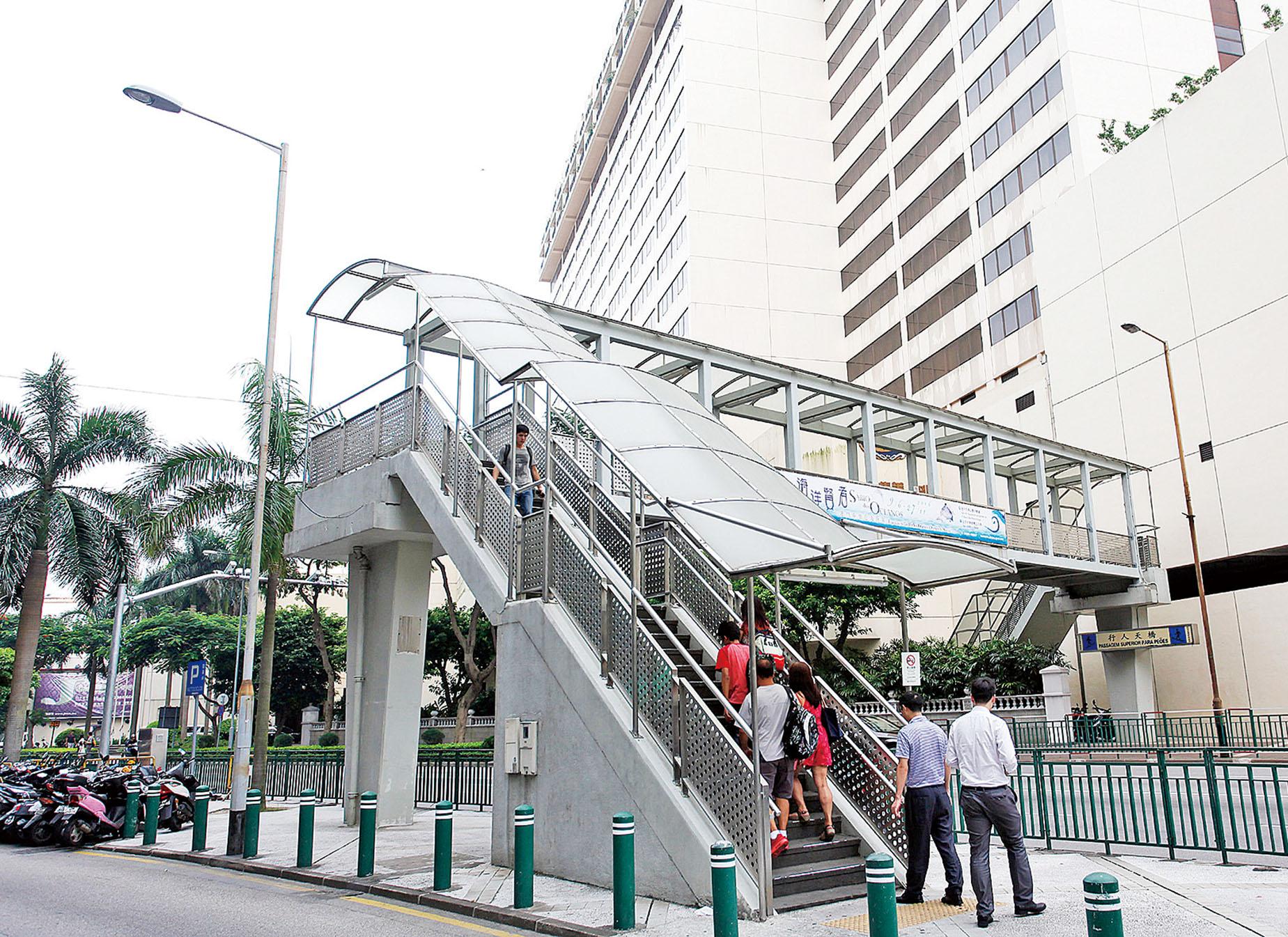 行人天橋將加設升降機