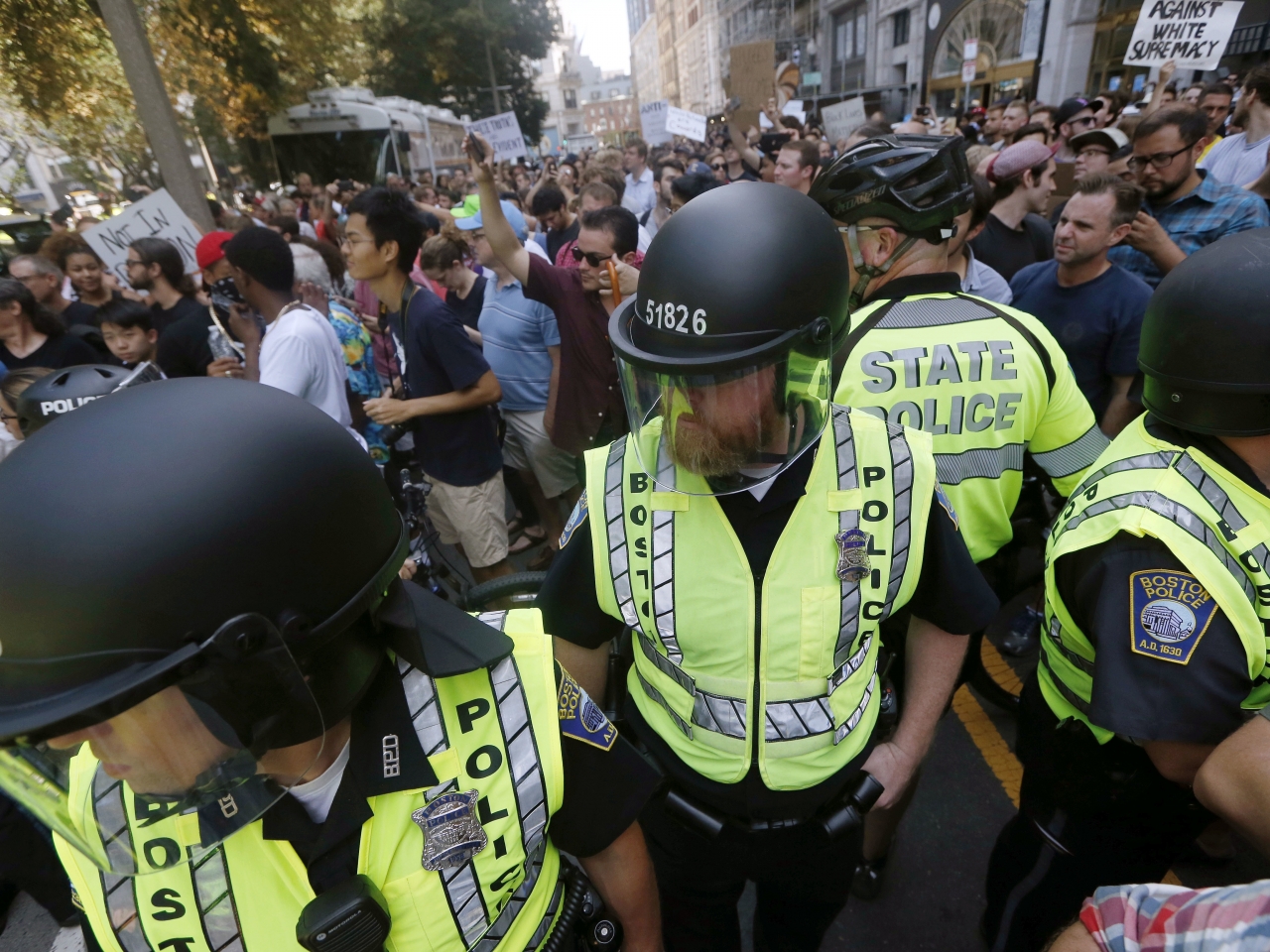 波士頓民眾遊行踩場 27人被捕