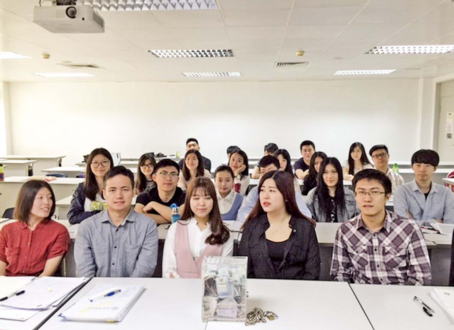 碩士生義賣樂施米扶貧