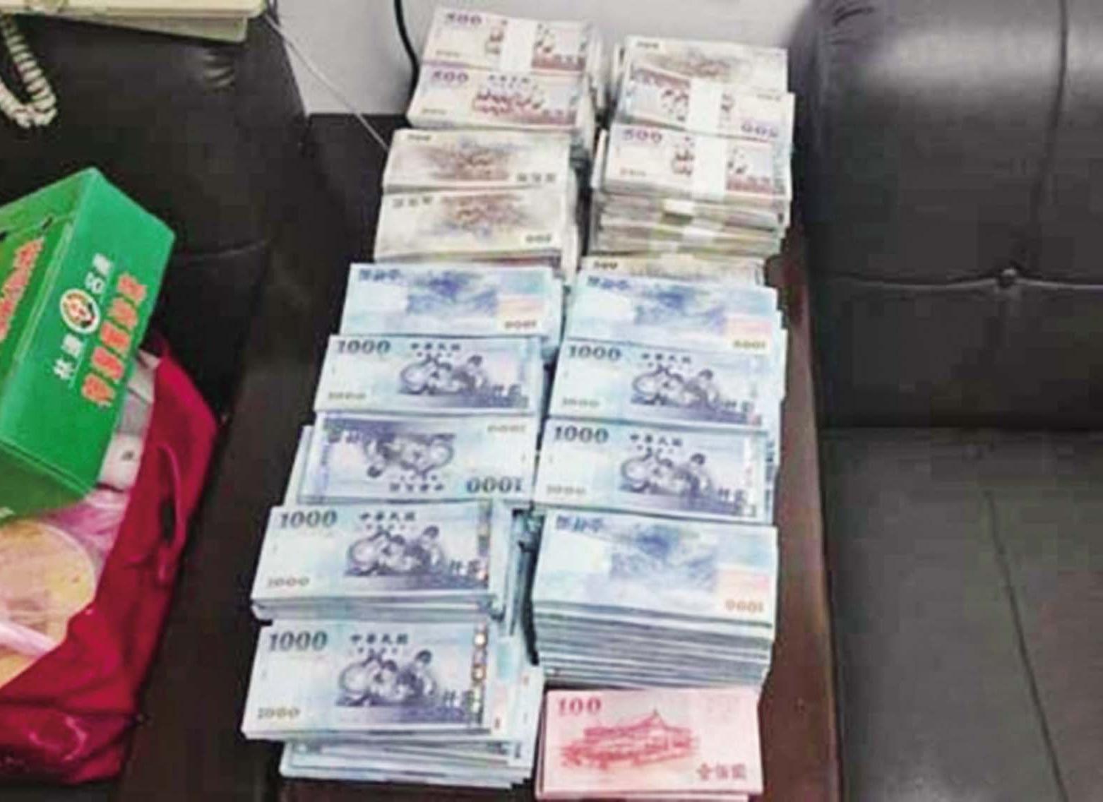 港男攜1,247萬台幣