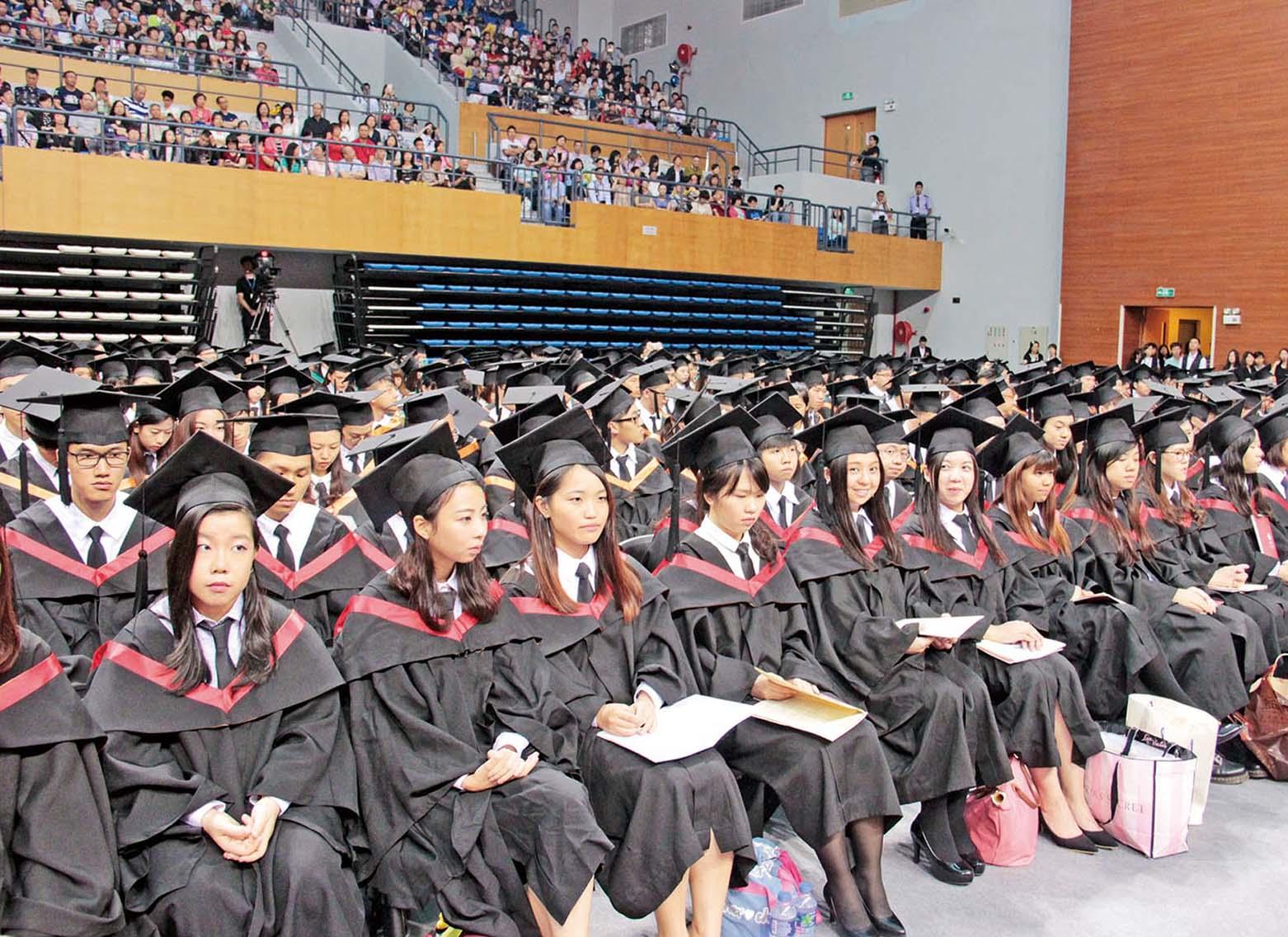 特首鼓勵學子盡展所長