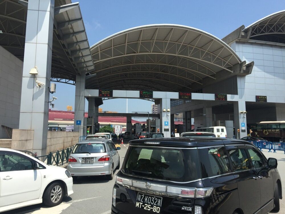 拱北入境車道嚴重擠擁