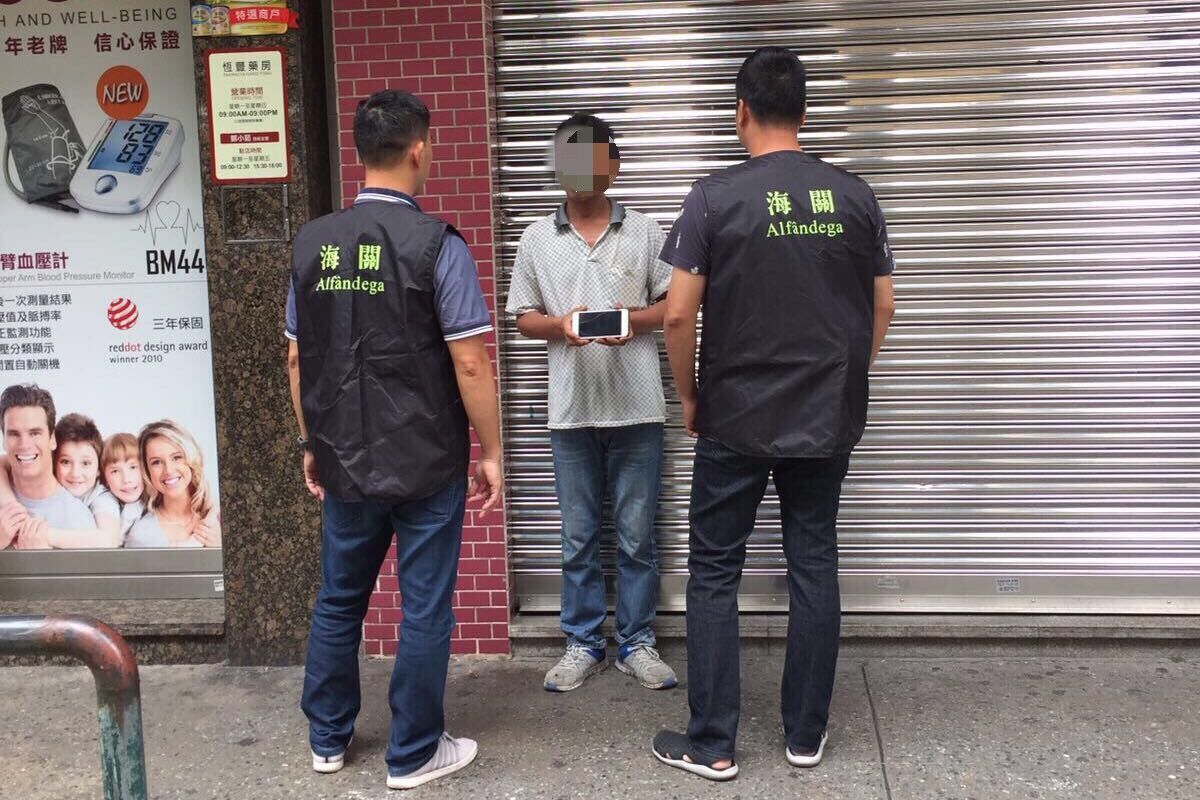 男子賣山寨iPhone予海關被捕