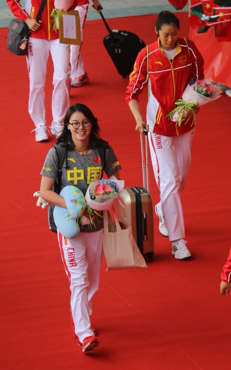 中國金牌運動員下午抵澳