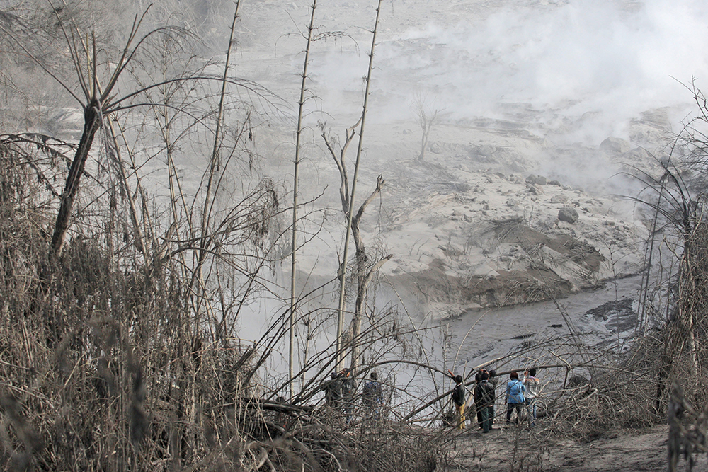 印尼火山爆發增至六死