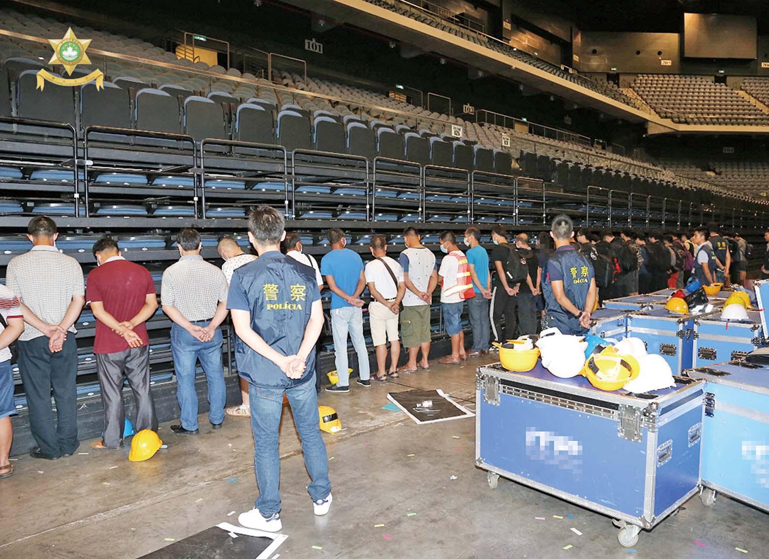 香港黑工「升呢」當舞台設計