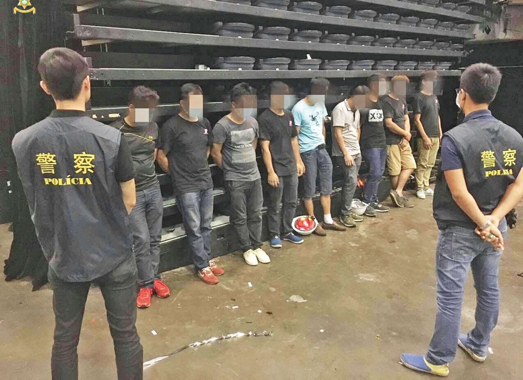 截獲20名男性非法勞工