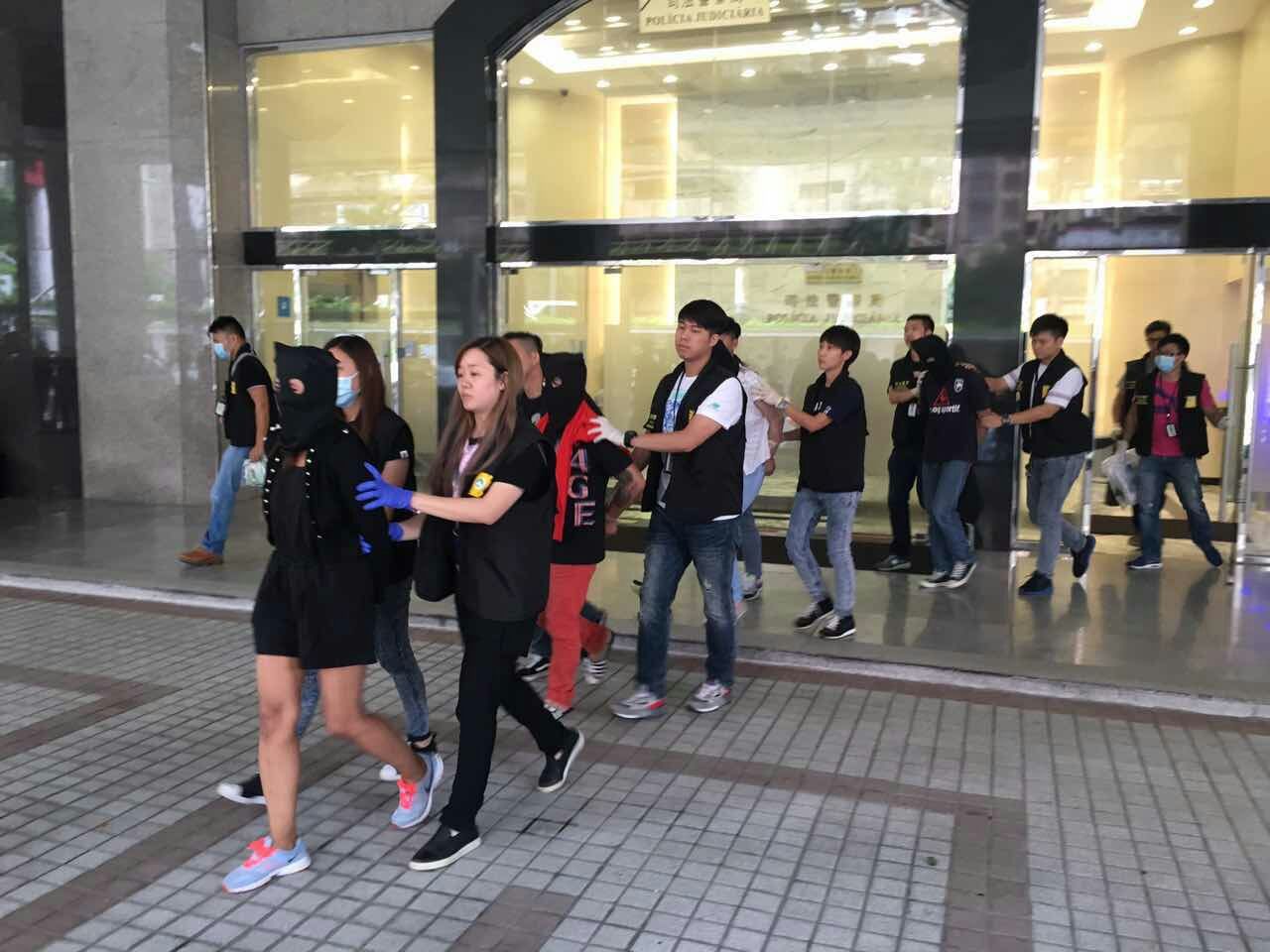 司警拘四外籍男女涉販毒