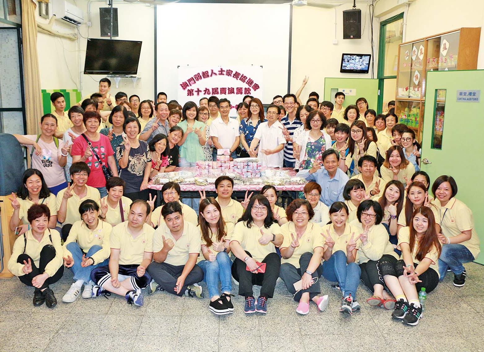 賣旗籌得逾50萬元