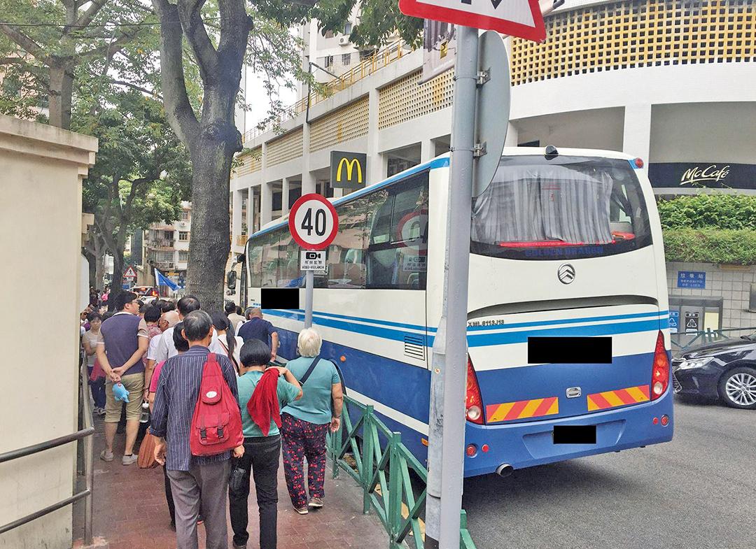 社諮委促規範旅巴停泊點