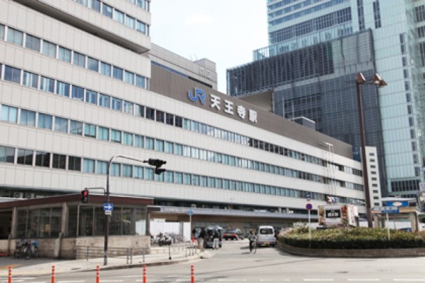 大阪公務員趁機非禮女事主