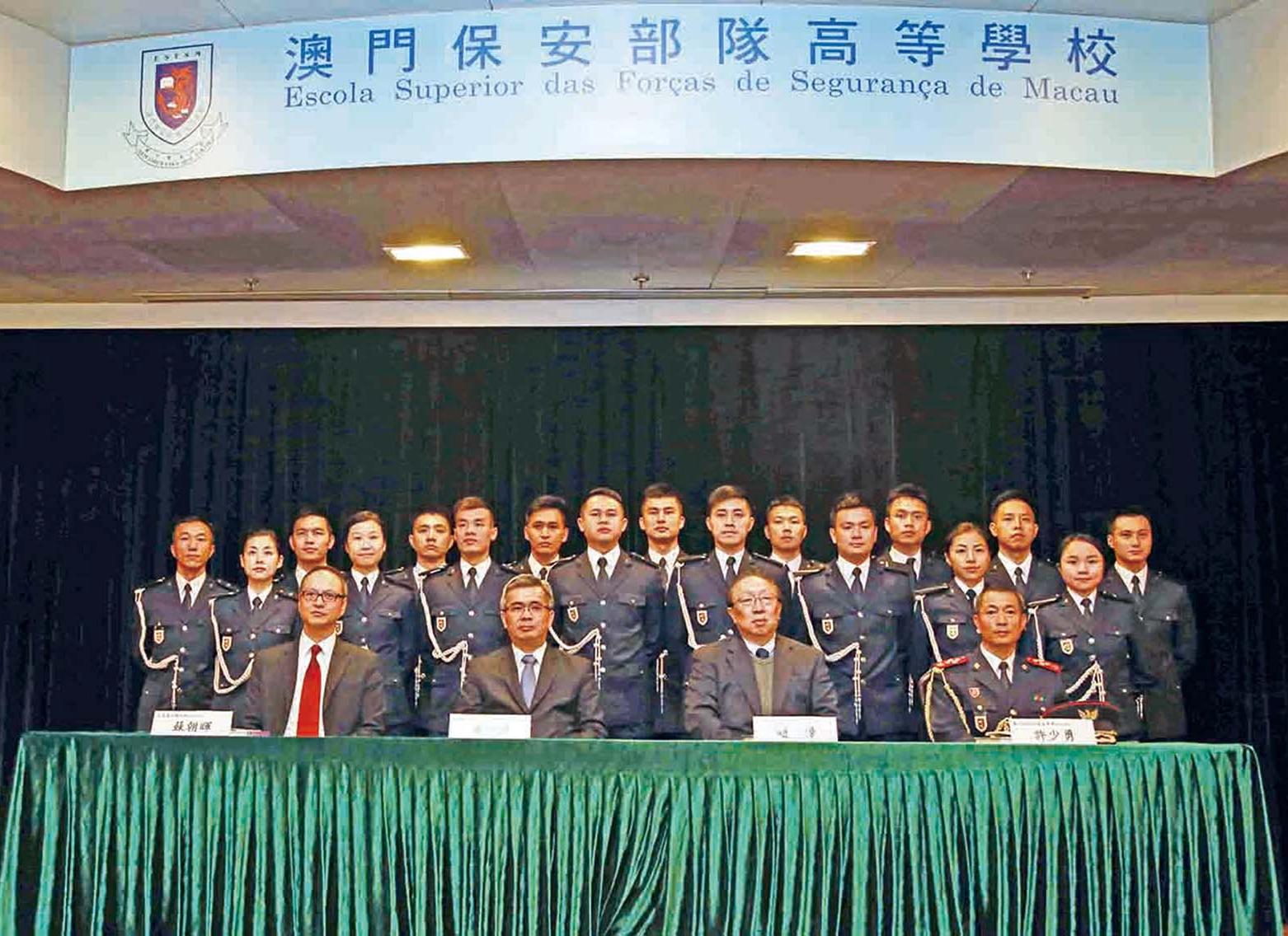 許少勇勉學員律人先律己