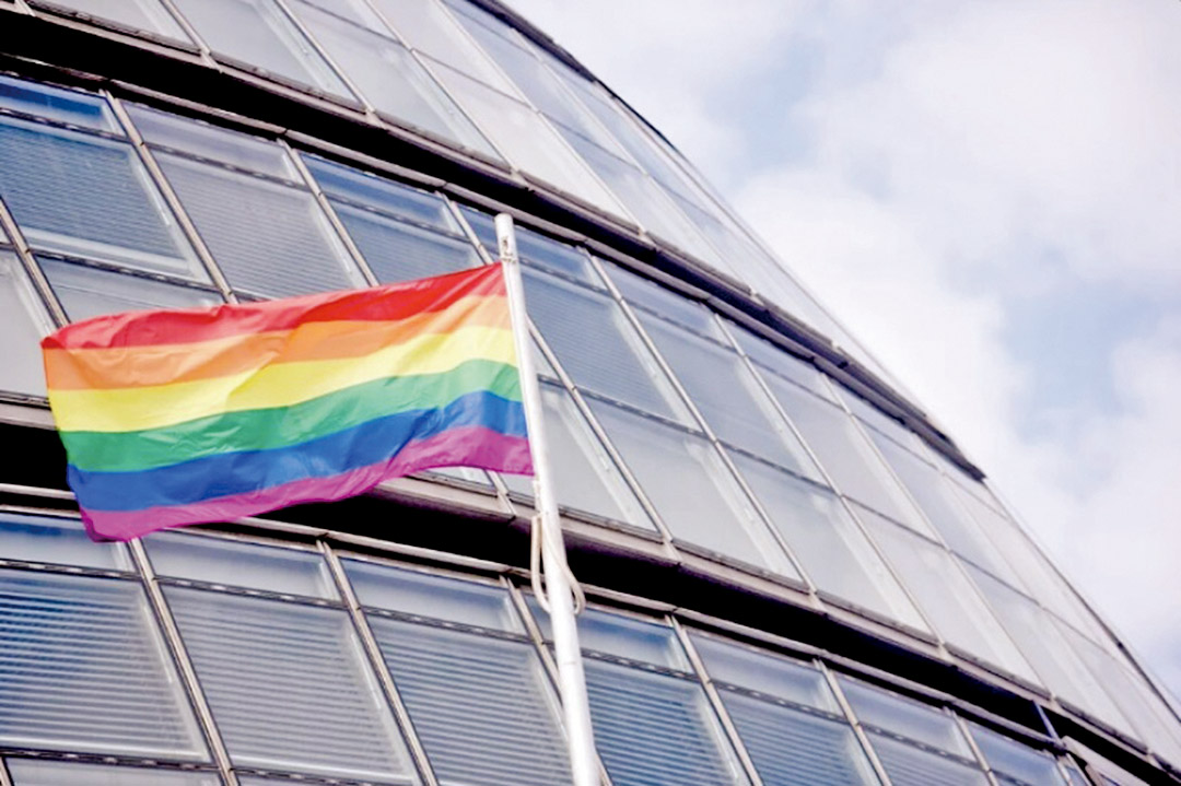 倫敦市政廳飄揚彩虹旗
