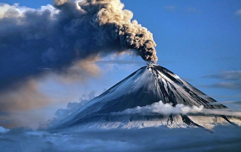 俄羅斯遠東火山爆發