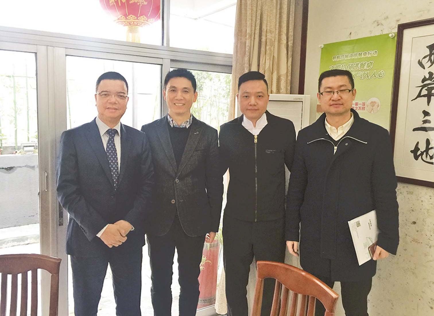 舉行讀書會聯歡聚餐