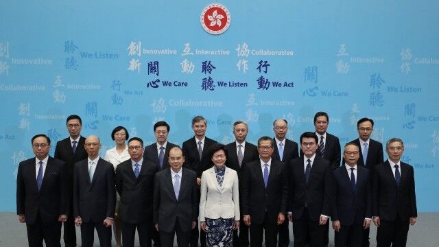 林鄭率新班子首見傳媒